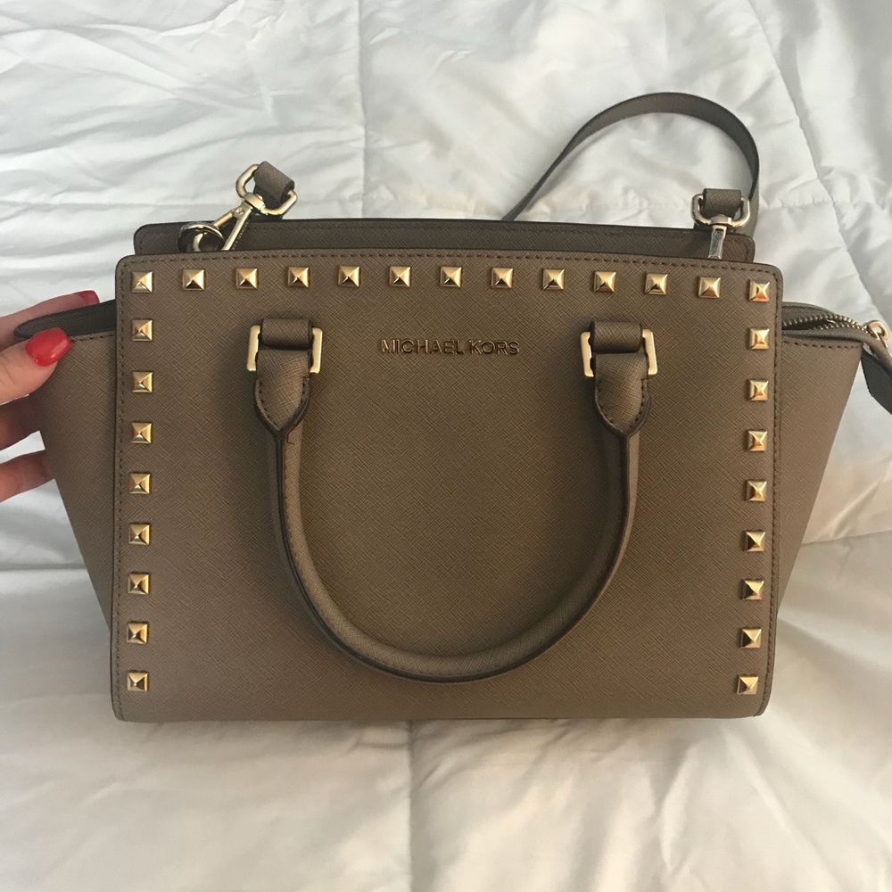 Michael Kors shoulder purse.